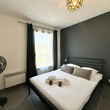 2 Pieces Golfe Juan Proche Plage Et Commerces Appartement *